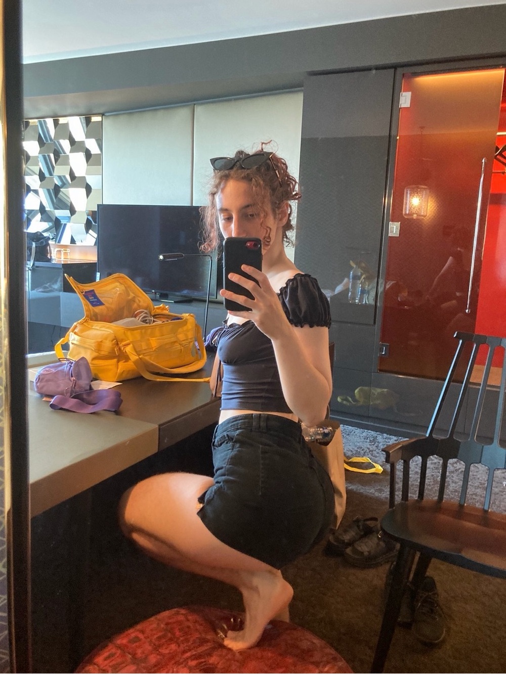 Urban Outfitters Black Tie-Front Puff Sleeve Crop Top - Picture 9 of 10